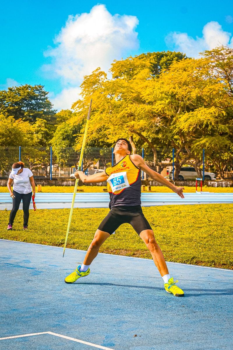 Atletas Femininas da Associação na Pista de Atletismo