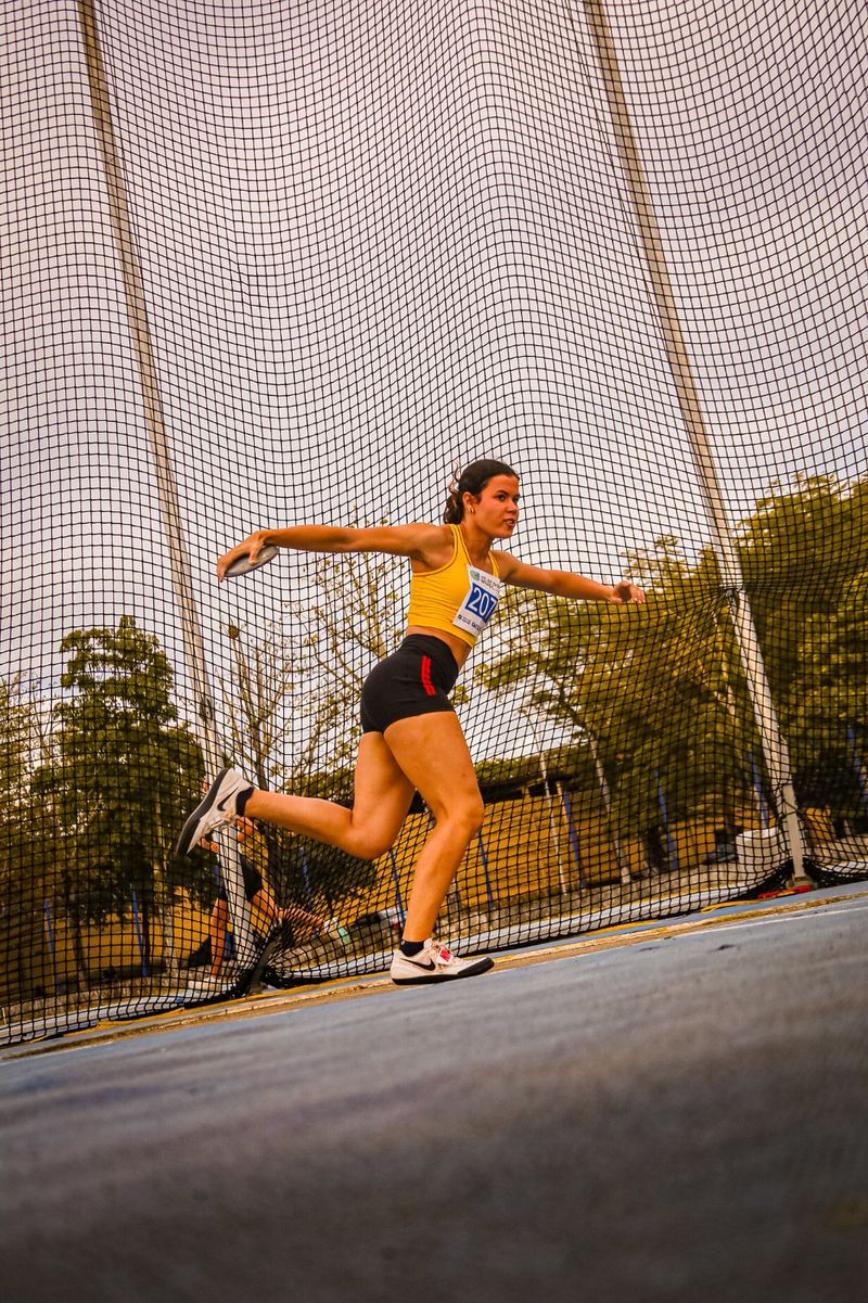 Atleta Feminina da Associação nos 80m com Barreiras